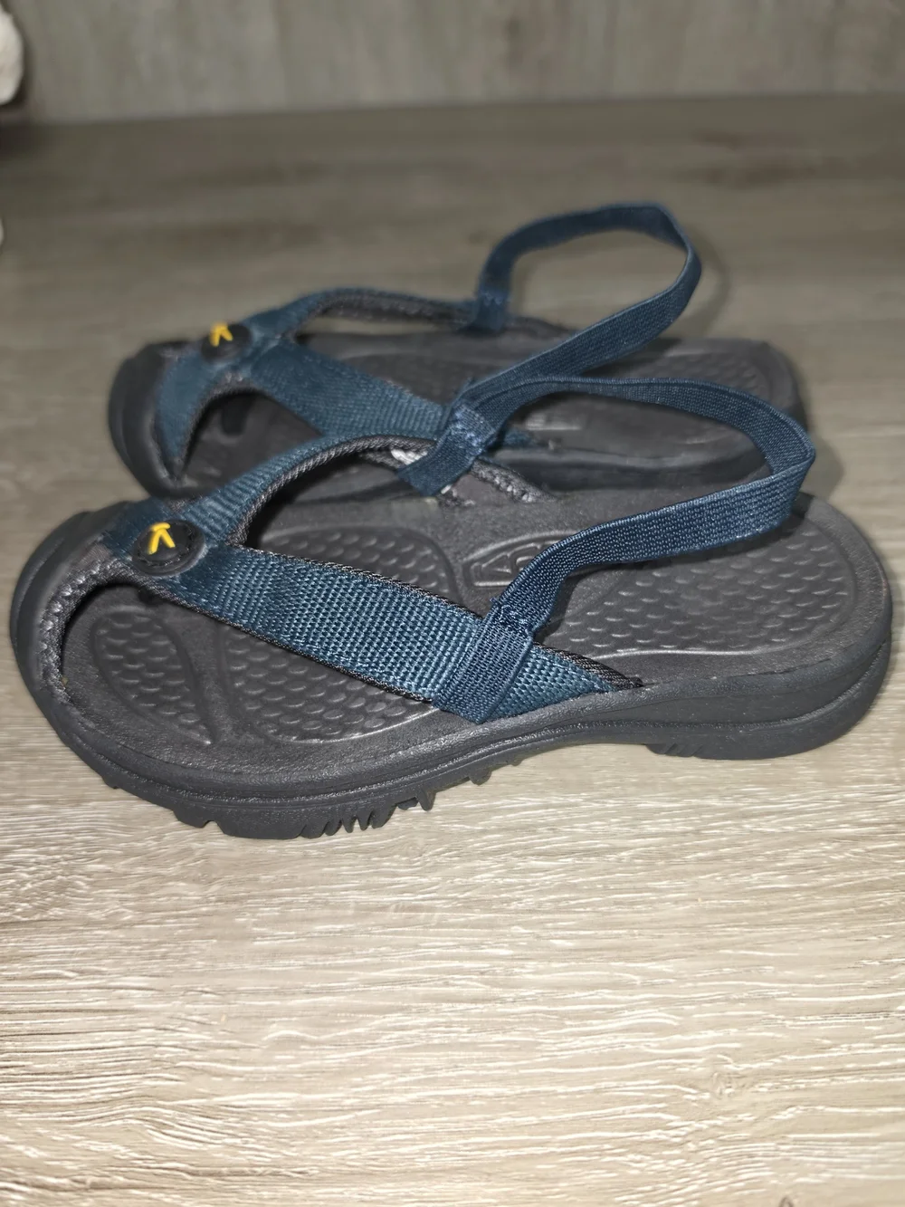 Keen Kids Teal and Black Toe-Protect Sandals with Heel Strap Small Child 11